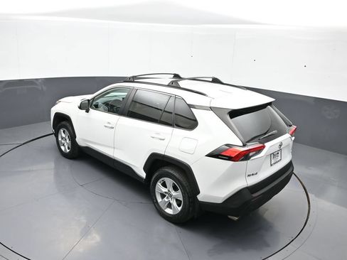 Used 2021 Toyota RAV4 XLE AWD/4WD image 38