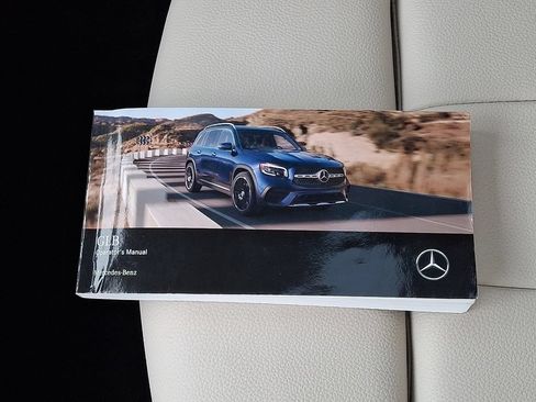 Used 2021 Mercedes-Benz GLB 250 4MATIC w/ Premium Package image 26