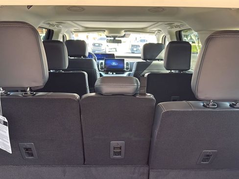 New 2025 Ford Expedition Max Platinum w/ Driver's Package image 18