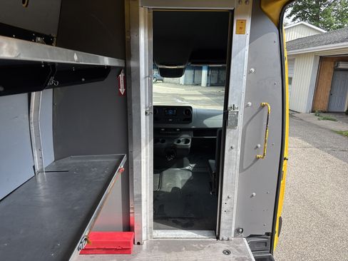 Used 2021 Mercedes-Benz Sprinter 2500 w/ Acoustic Package image 30
