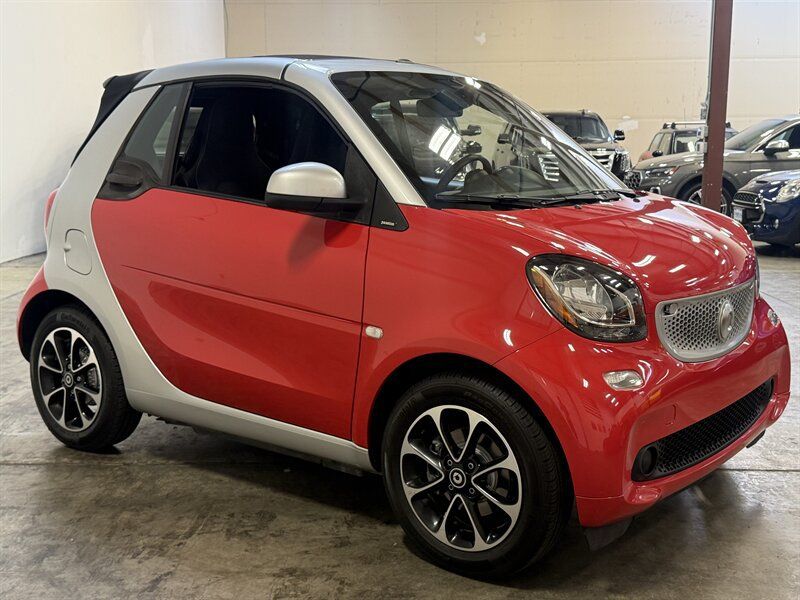 Used 2017 smart fortwo passion RWD image 36