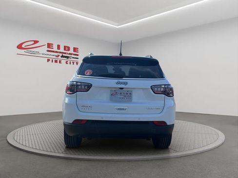 Used 2025 Jeep Compass Limited image 5