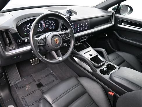 Certified 2025 Porsche Cayenne S AWD/4WD image 4