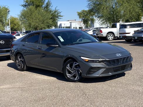 Certified 2025 Hyundai Elantra Sport image 32