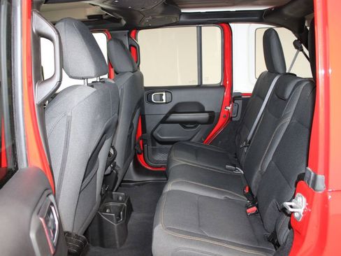 Used 2025 Jeep Wrangler Unlimited Sahara AWD/4WD image 24