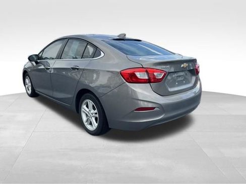 Used 2018 Chevrolet Cruze LT w/ Sun And Sound Package FWD image 5