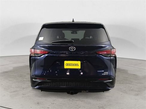 Used 2021 Toyota Sienna XSE image 4