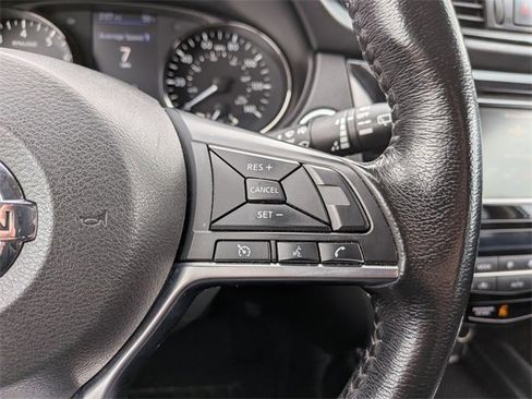 Used 2019 Nissan Rogue SV image 14