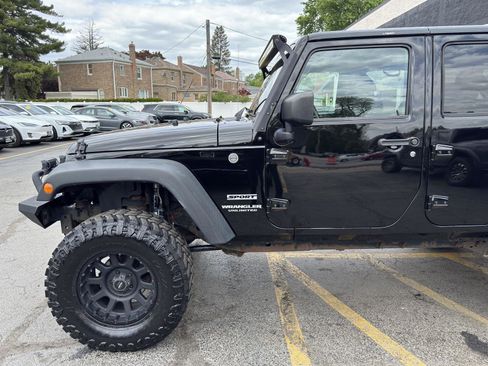 Used 2017 Jeep Wrangler Unlimited Sport w/ Quick Order Package 23S AWD/4WD image 4