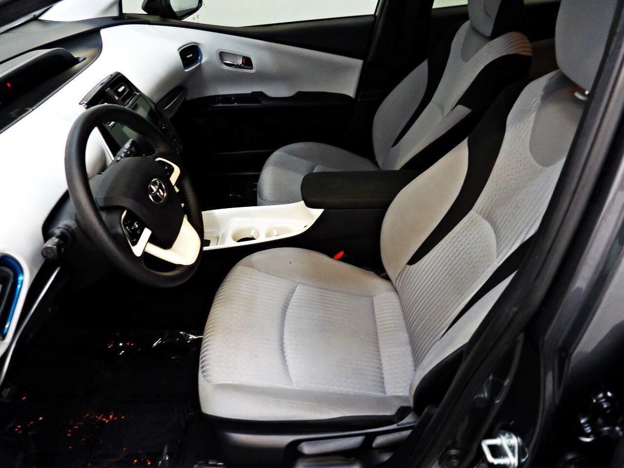 Used 2016 Toyota Prius Three FWD image 8
