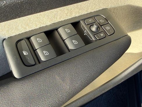 New 2026 Volvo XC40 B4 Plus w/ Climate Package image 9