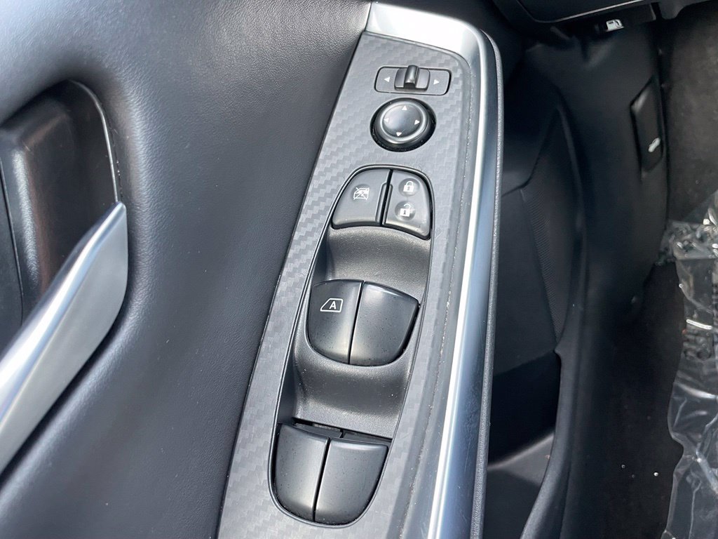 Used 2025 Nissan Sentra SR FWD image 21