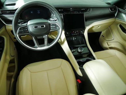Certified 2023 Jeep Grand Cherokee L Limited w/ Luxury Tech Group II AWD/4WD image 4