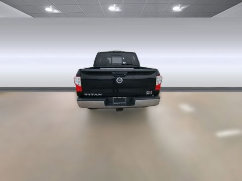 Used 2017 Nissan Titan SV image 9
