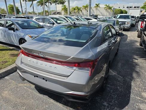 Used 2023 Hyundai Elantra SEL w/ Convenience Package FWD image 3
