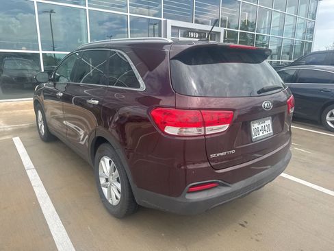 Used 2017 Kia Sorento LX image 5