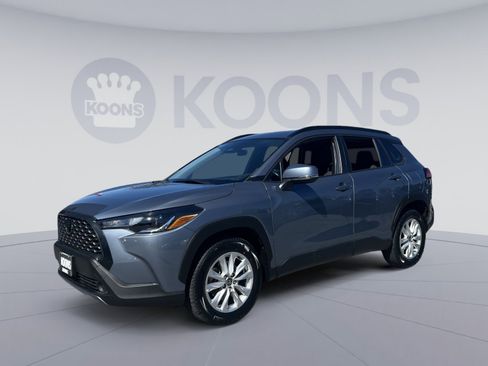 Used 2023 Toyota Corolla Cross LE image 1