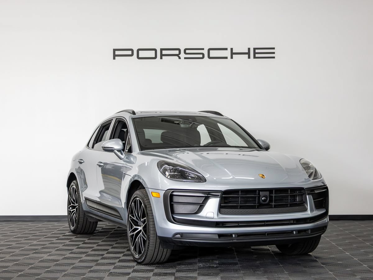 Certified 2026 Porsche Macan AWD/4WD image 8