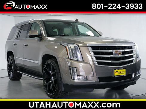 Used 2018 Cadillac Escalade Premium Luxury image 1