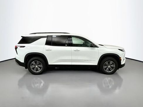 Used 2025 Chevrolet Traverse LT w/ LPO, Floor Liner Package FWD image 9