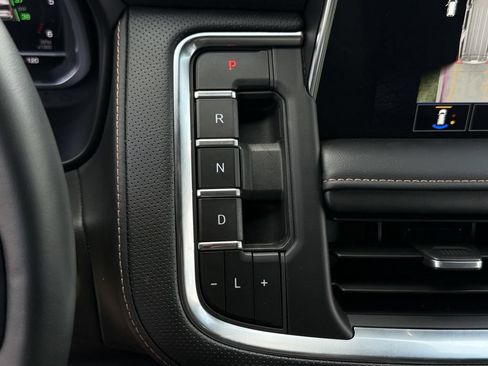 Used 2023 GMC Yukon XL AT4 w/ AT4 Premium Package AWD/4WD image 20