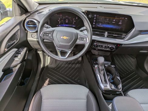 Used 2025 Chevrolet Trax LT w/ Driver Confidence Package FWD image 16