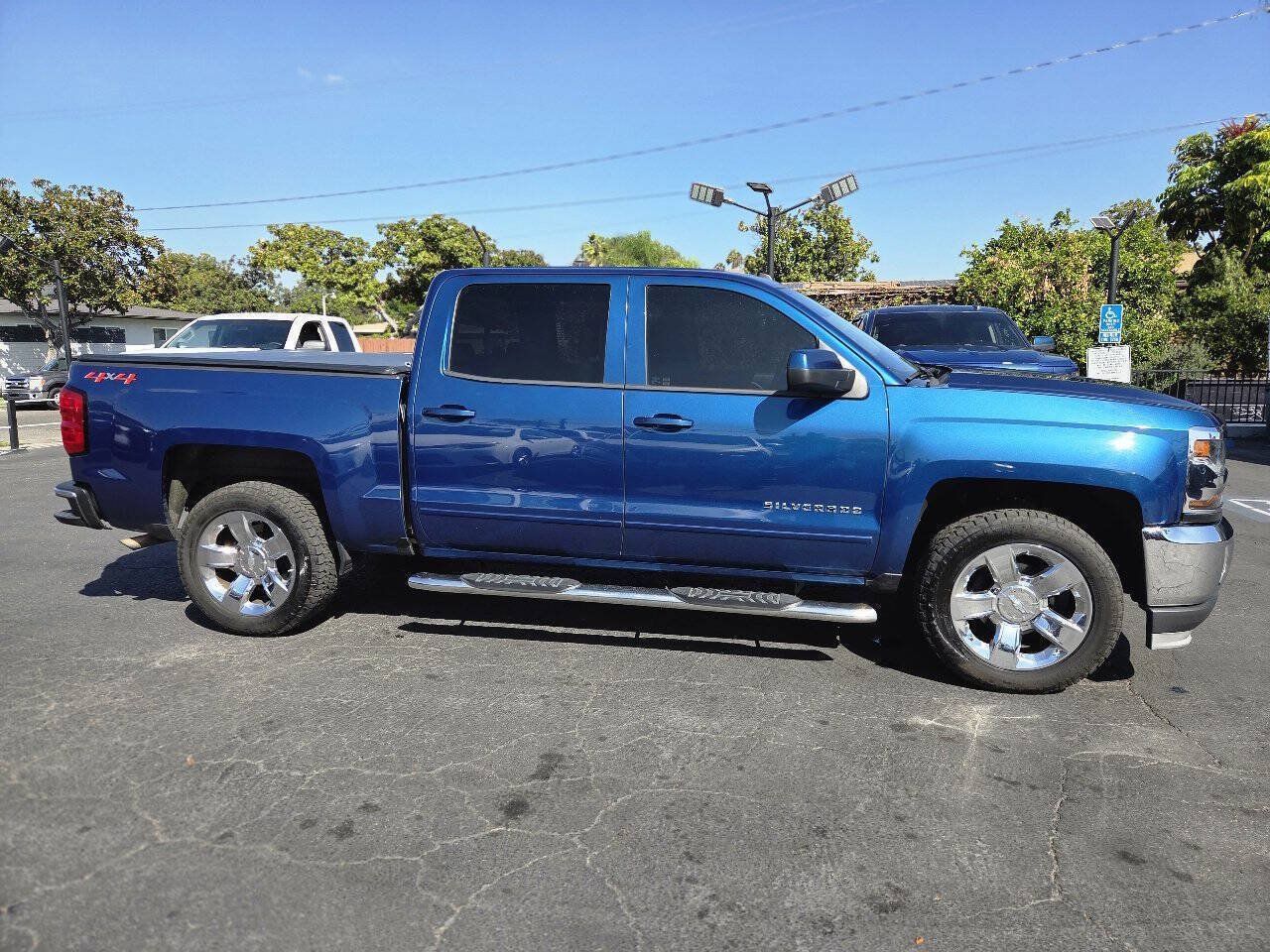 Used 2018 Chevrolet Silverado 1500 LT w/ LT Eassist Package AWD/4WD image 6