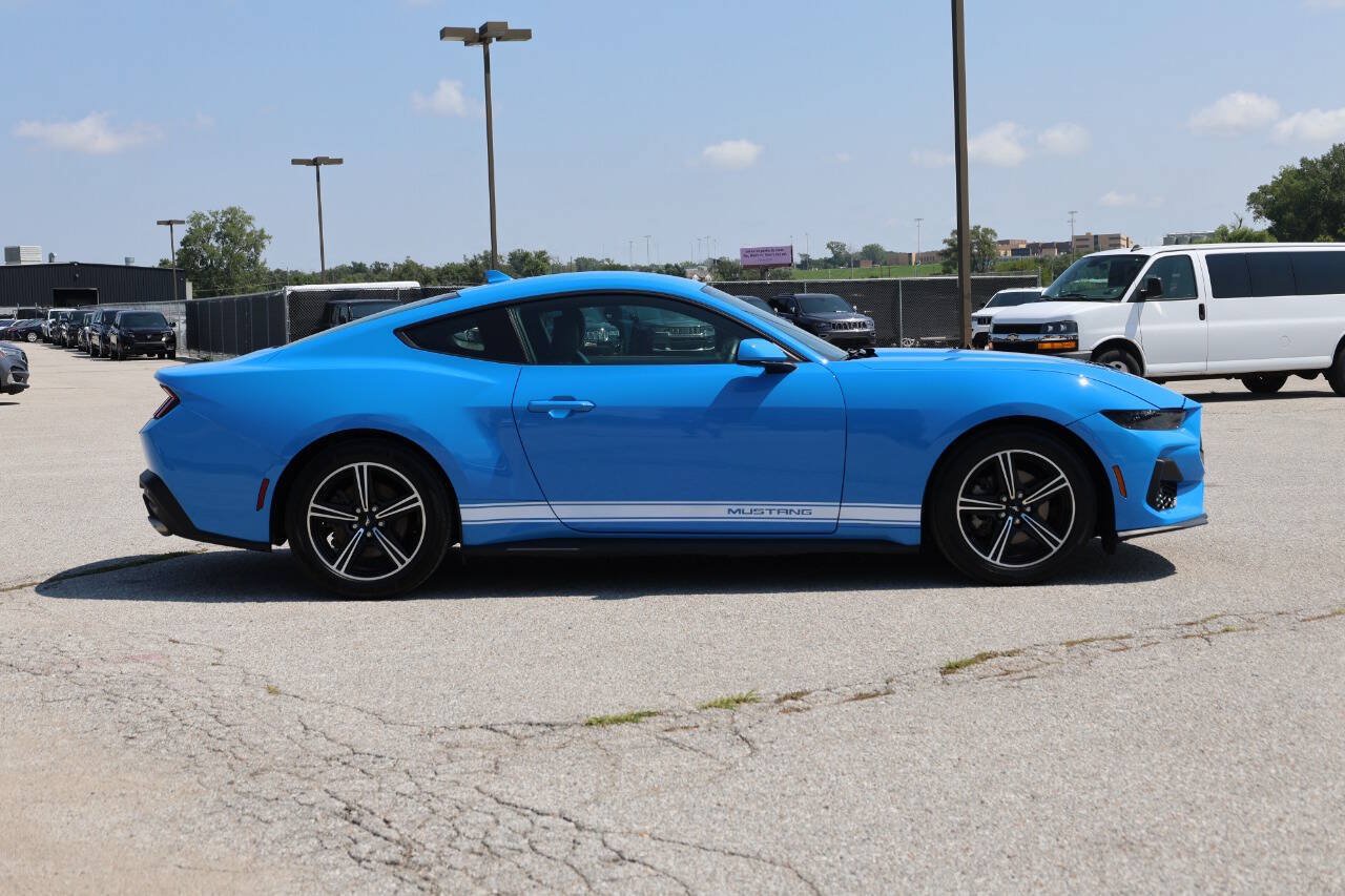 Used 2025 Ford Mustang Coupe RWD image 7