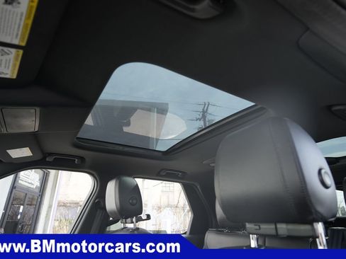 Used 2019 Land Rover Discovery HSE image 17