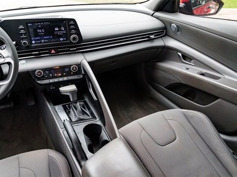 Certified 2022 Hyundai Elantra SEL w/ Cargo Package image 25