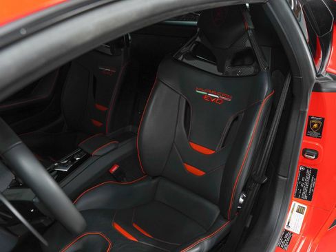 Used 2020 Lamborghini Huracan EVO RWD image 40