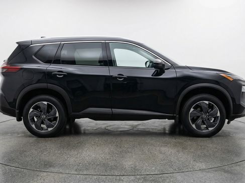 Used 2025 Nissan Rogue SV AWD/4WD image 11