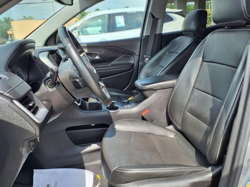 Used 2023 GMC Terrain SLT w/ Elevation Edition image 13