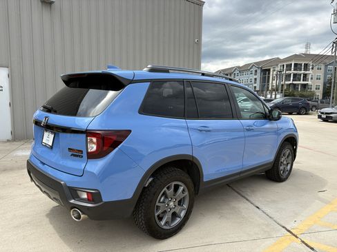 Certified 2025 Honda Passport TrailSport image 8