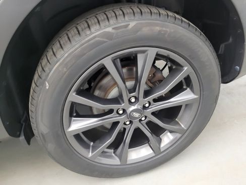 Used 2018 Ford Explorer XLT w/ Equipment Group 202A AWD/4WD image 31