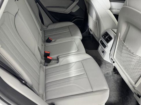 Used 2024 Audi Q5 e Premium Plus w/ Premium Plus Package image 9