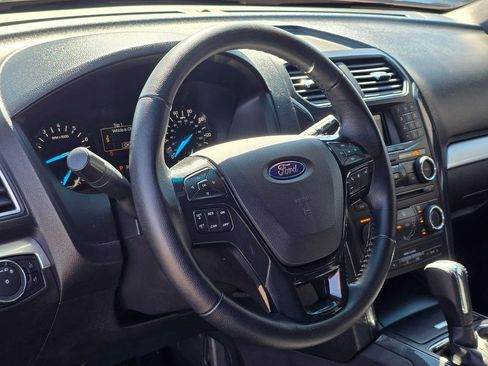 Used 2017 Ford Explorer XLT image 15