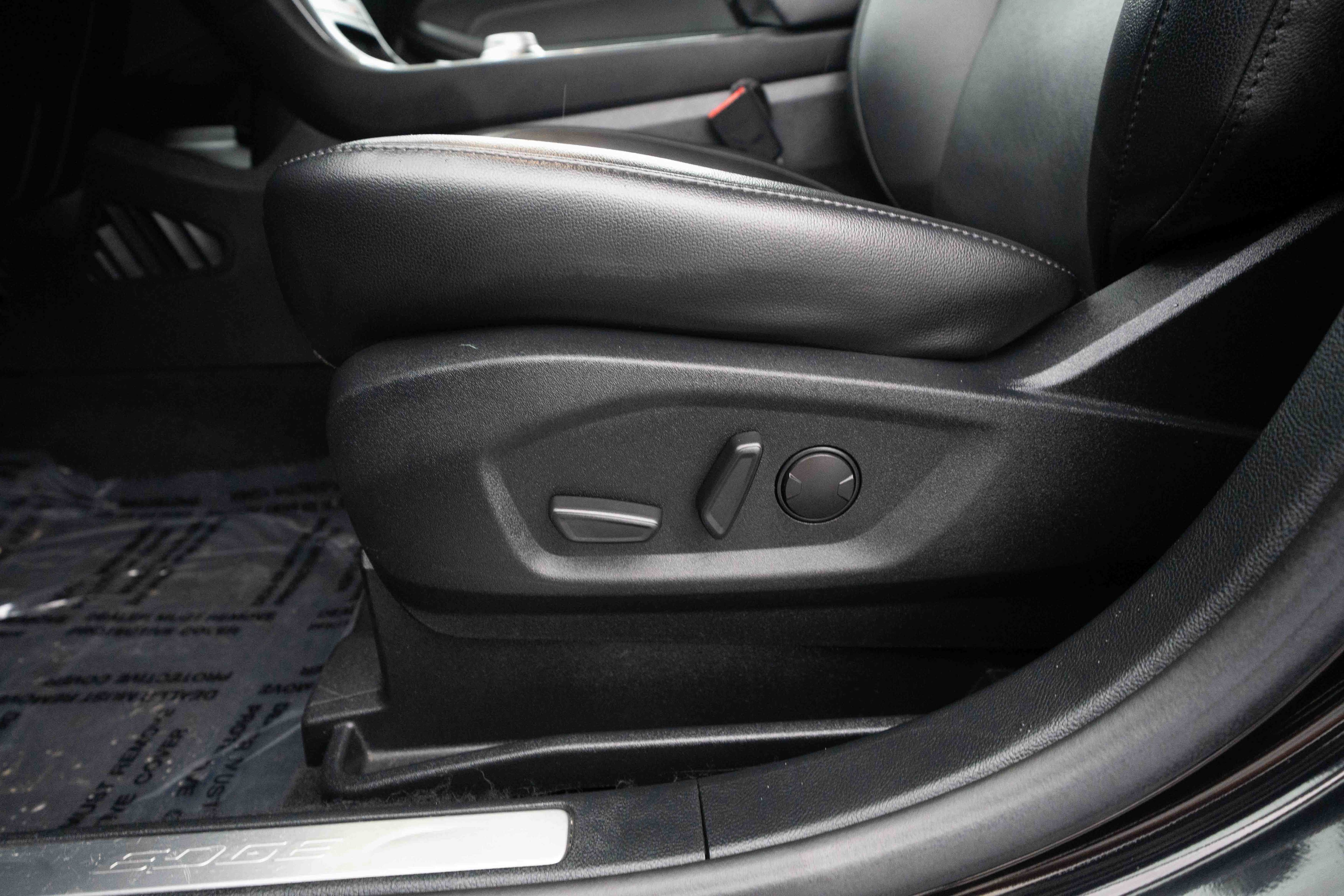 Used 2021 Ford Edge Titanium FWD image 12