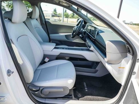 Used 2025 Hyundai Ioniq 6 SEL image 18