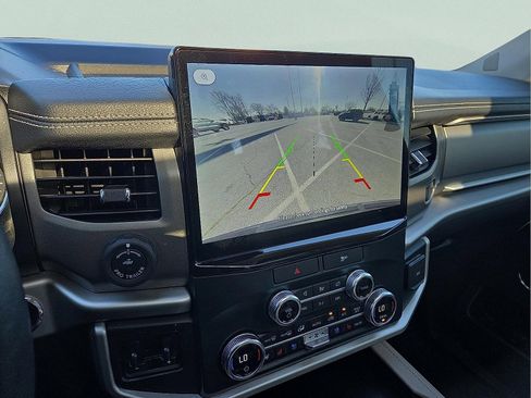 Used 2022 Ford Expedition XLT image 19