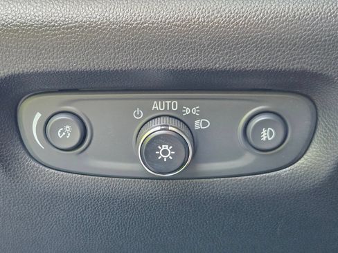 Used 2018 Chevrolet Traverse LT FWD image 25