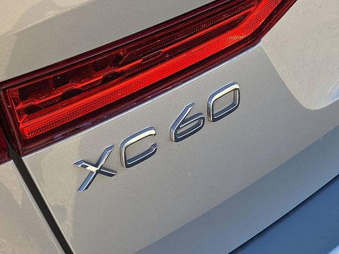 Certified 2023 Volvo XC60 B5 Ultimate image 13