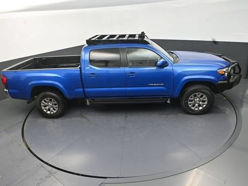 Used 2018 Toyota Tacoma SR5 AWD/4WD image 30