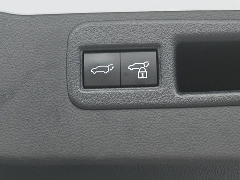 Used 2023 Toyota Venza XLE AWD/4WD image 32