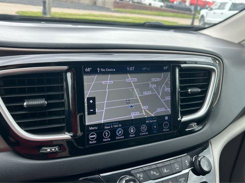 Used 2018 Chrysler Pacifica Touring-L w/ Advanced Safetytec Group FWD image 45