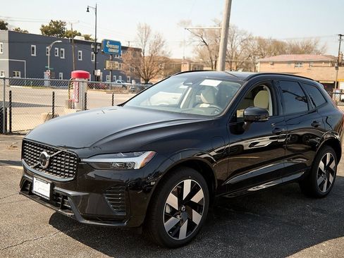 New 2025 Volvo XC60 T8 Plus w/ Protection Package Premier image 6