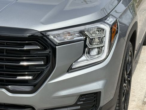 Used 2024 GMC Terrain SLE w/ Driver Convenience Package image 11