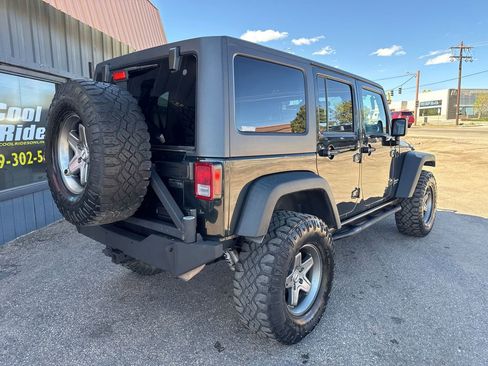 Used 2012 Jeep Wrangler Unlimited Rubicon w/ Connectivity Group image 6
