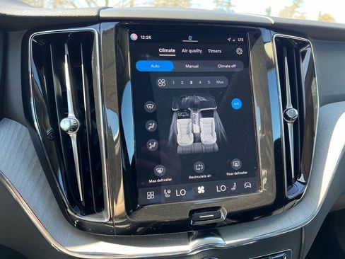 Certified 2025 Volvo XC60 B5 Plus AWD/4WD image 17