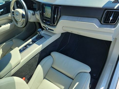 Used 2018 Volvo XC60 T6 Inscription w/ Luxury Seat Package image 19